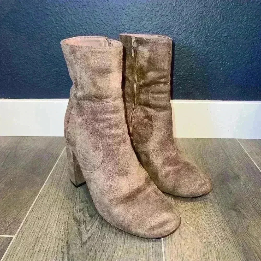Suede boots